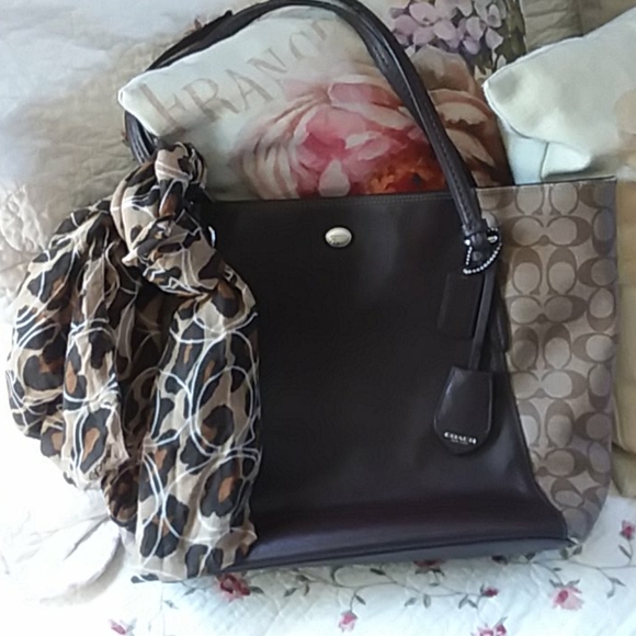 Coach Handbags - 🐎Coach large tote🐎